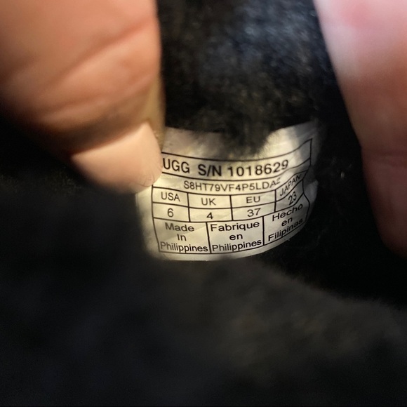 New! UGG Constantine Black Short Winter Boot 6 - Picture 9 of 13